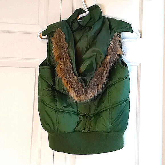 Kids Vest-green|fur hood - Picture 2 of 5